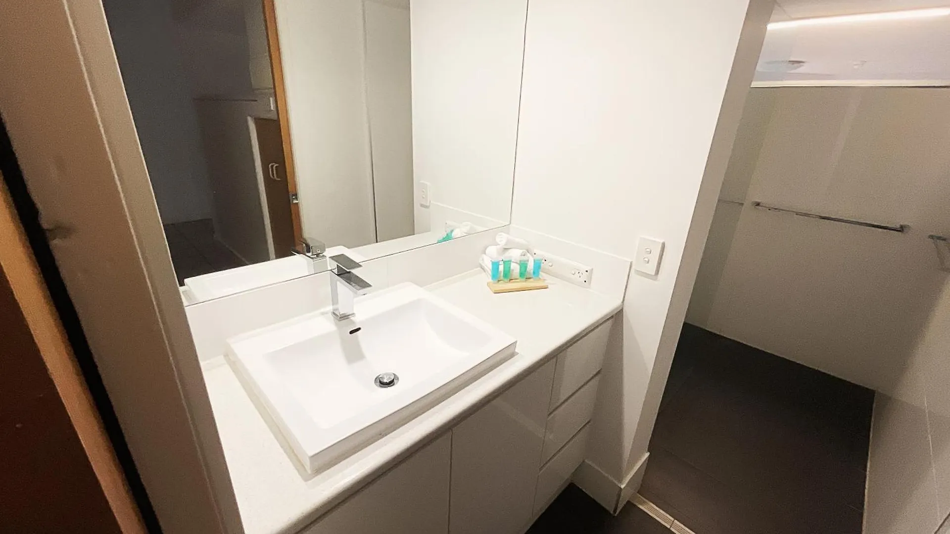 Tiki Hotel Apartments Surfers Paradise ゴールドコースト アパートホテル
