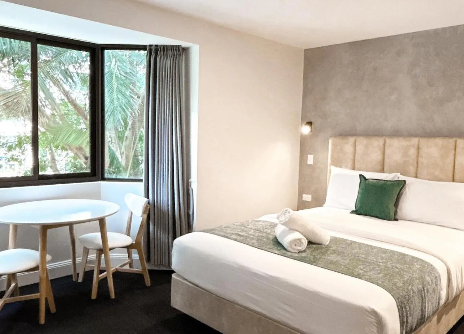 Tiki Hotel Apartments Surfers Paradise ゴールドコースト アパートホテル