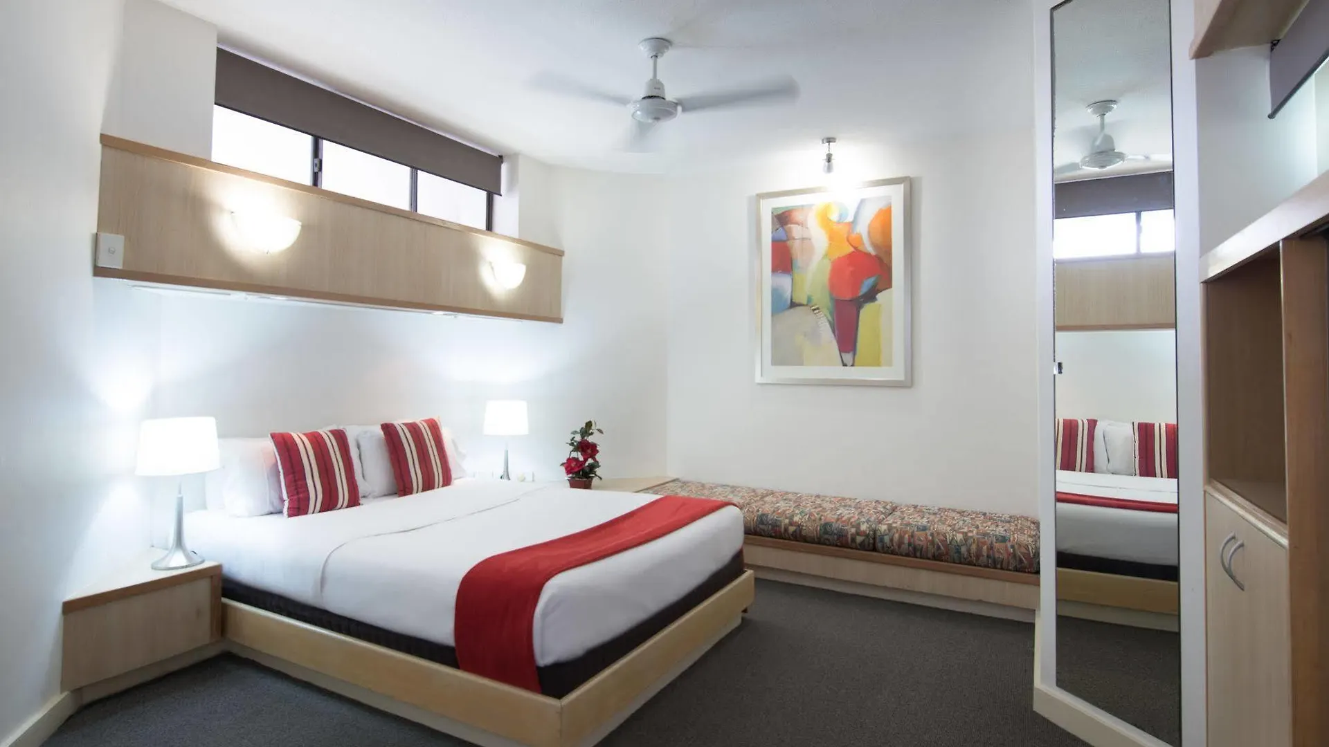 Tiki Hotel Apartments Surfers Paradise ゴールドコースト オーストラリア