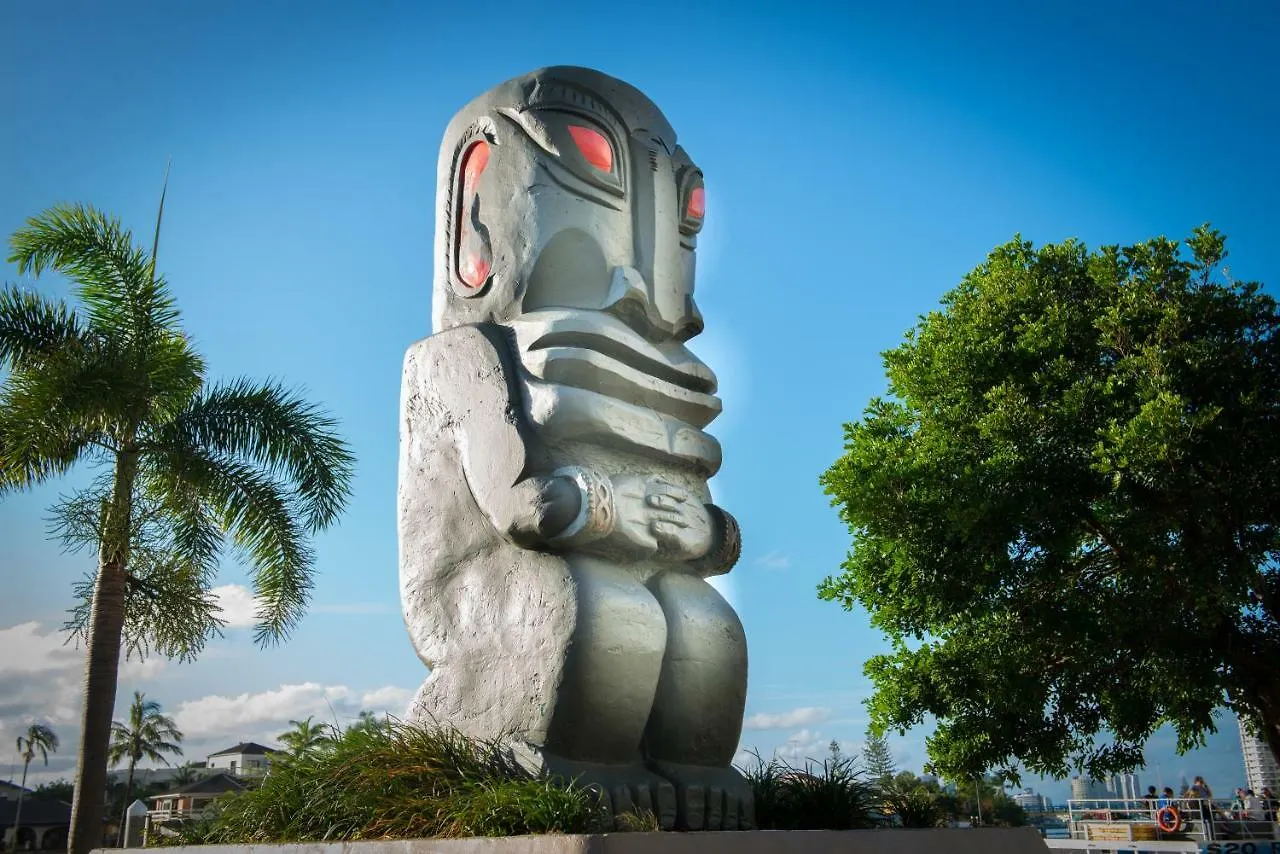 アパートホテル Tiki Hotel Apartments Surfers Paradise ゴールドコースト