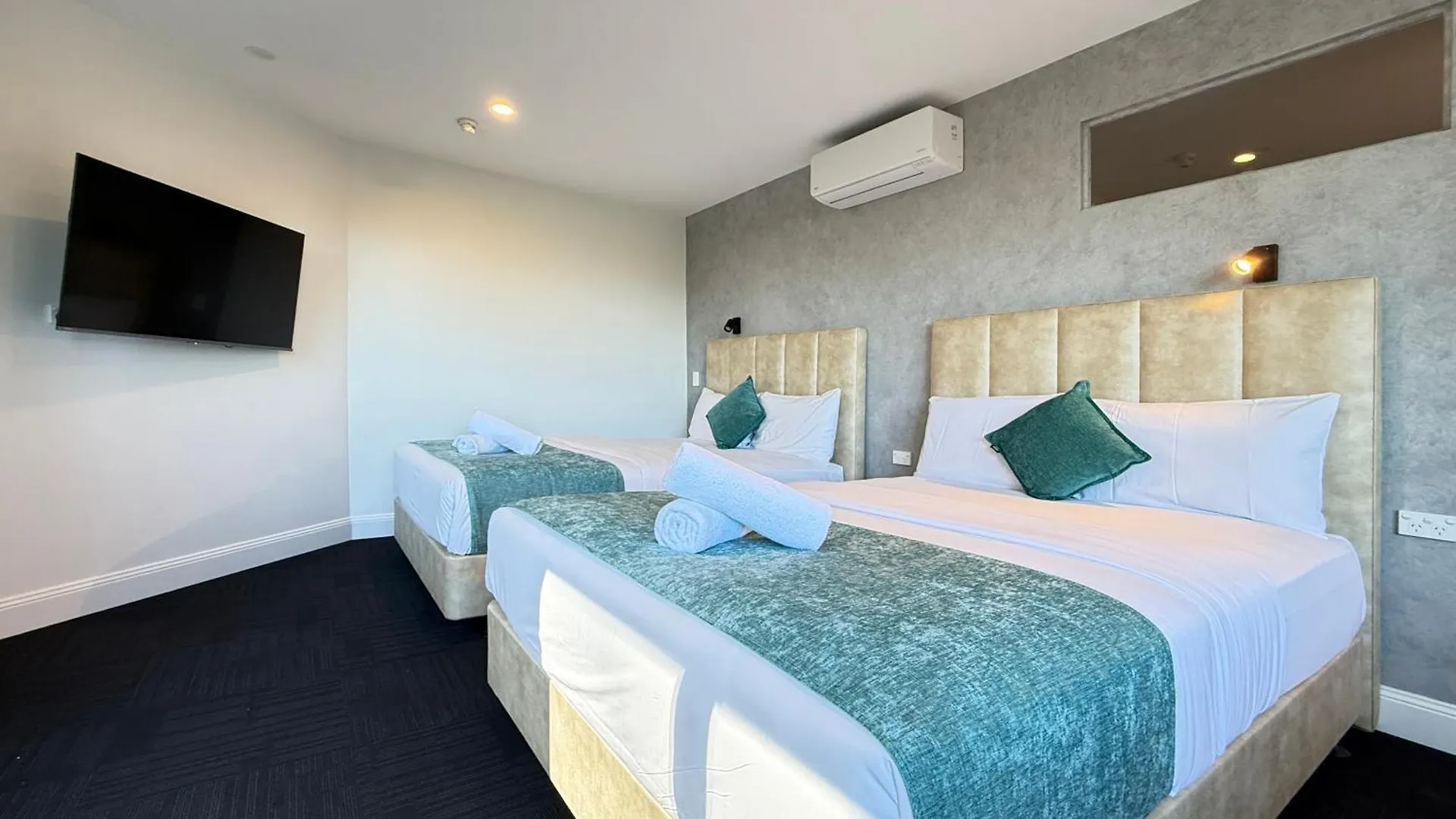 Tiki Hotel Apartments Surfers Paradise Gold Coast 4*,
