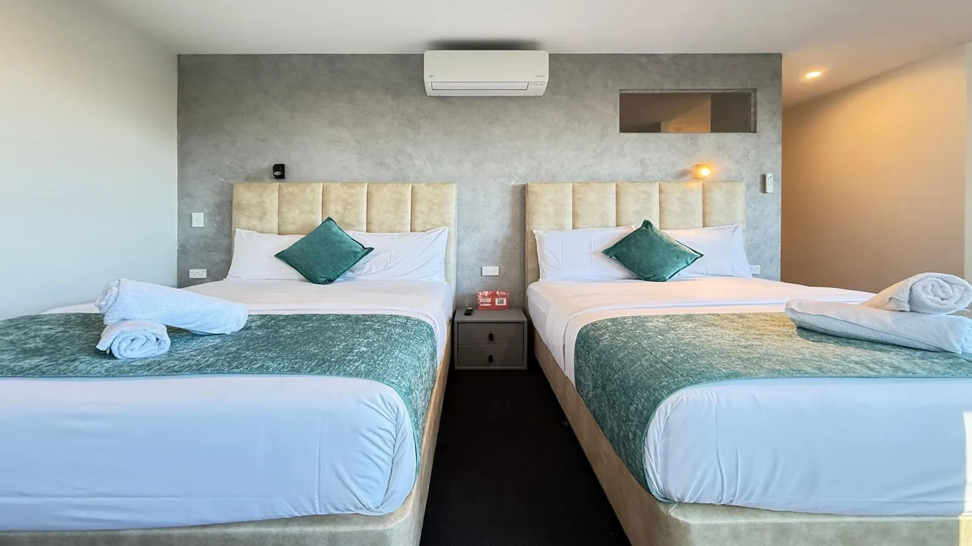 Tiki Hotel Apartments Surfers Paradise Gold Coast 4*,