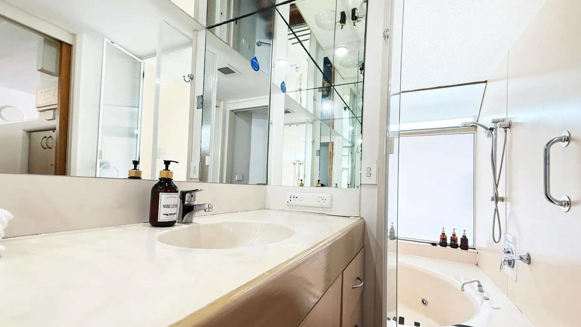 Aparthotel Tiki Hotel Apartments Surfers Paradise Gold Coast