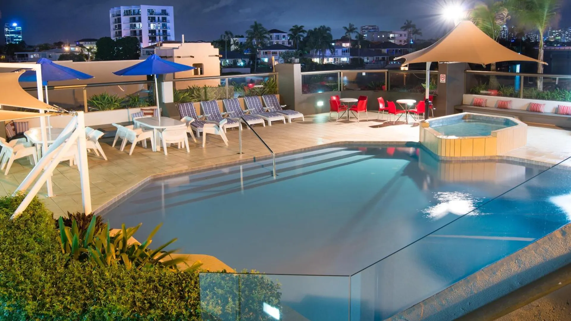 Tiki Hotel Apartments Surfers Paradise Gold Coast 4*,