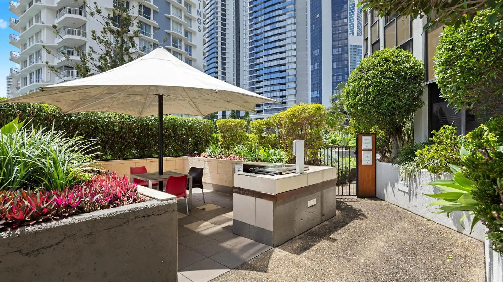 Tiki Hotel Apartments Surfers Paradise Gold Coast Australië