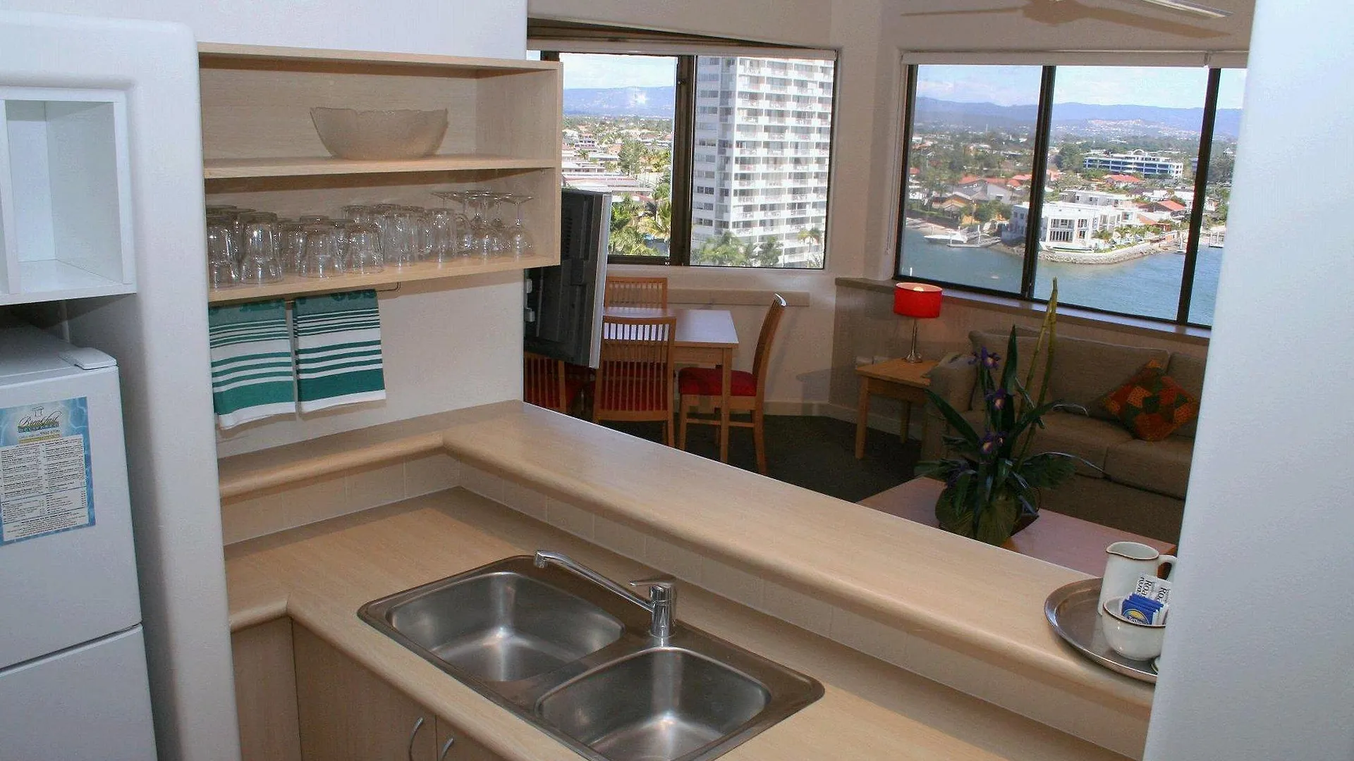 Aparthotel Tiki Hotel Apartments Surfers Paradise Gold Coast