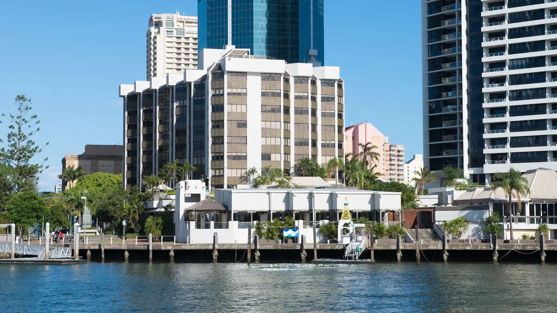 Aparthotel Tiki Hotel Apartments Surfers Paradise Gold Coast